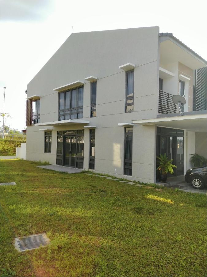 Pinevalley Presint 12 *